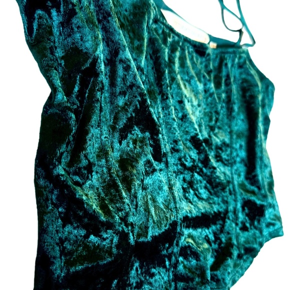 Emerald Green Crushed Velvet Cropped Camisole - Picture 2 of 4
